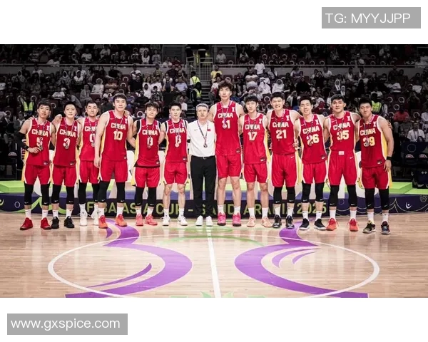 中国男篮队迎战泰国队全力争胜展现实力与团队合作精神